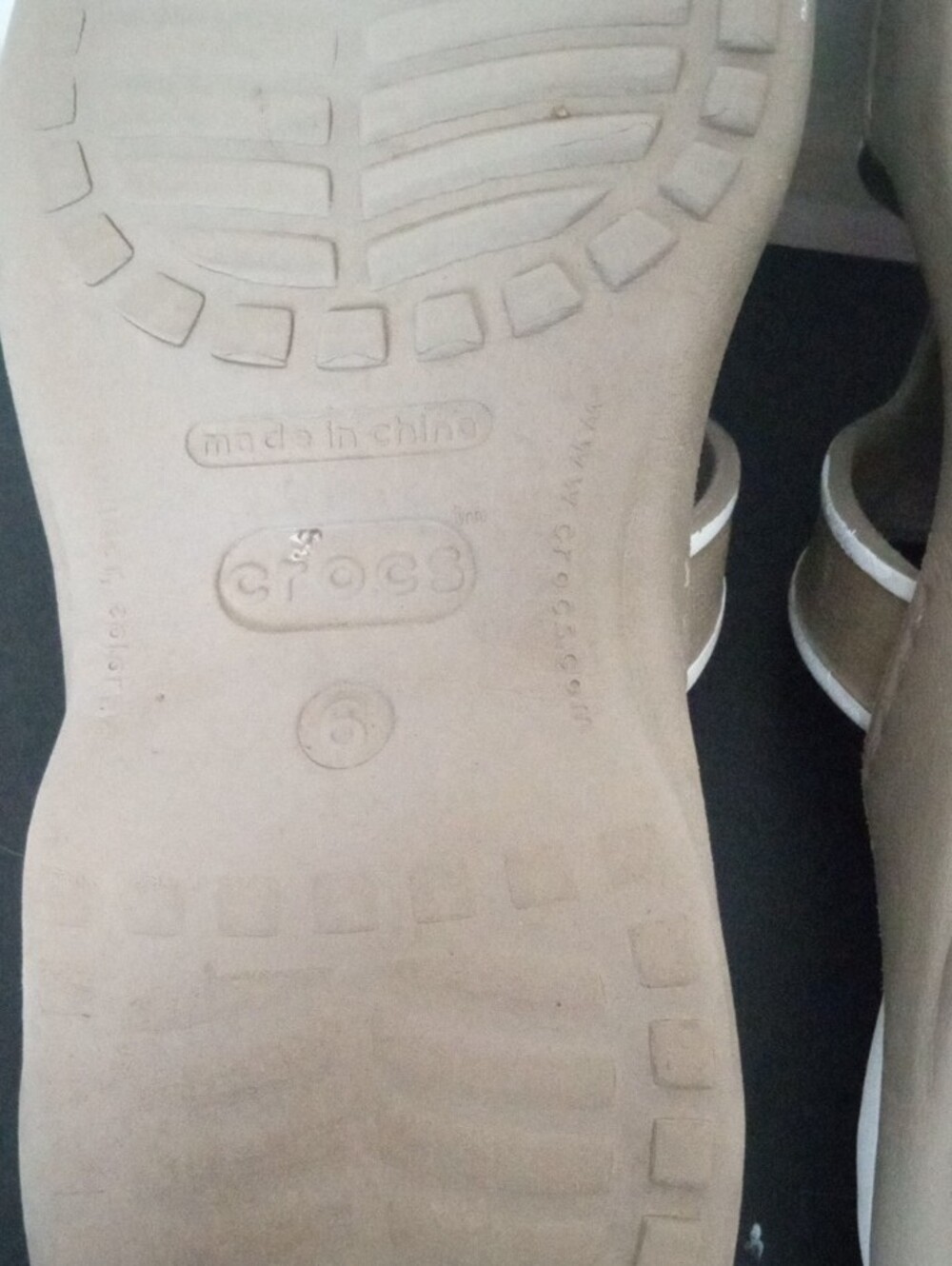 CROCS Women's Brown and Cream Slip-On Sandals Size 6 - Picture 10 of 10